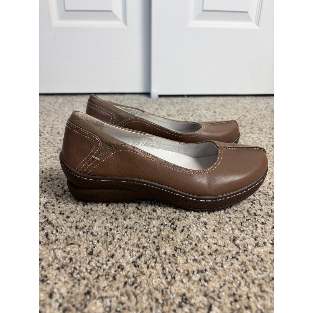 L.L. Bean Slip On Wedge Loafer Womens 7 Wide Comfort Leather Brown Shoes EUC